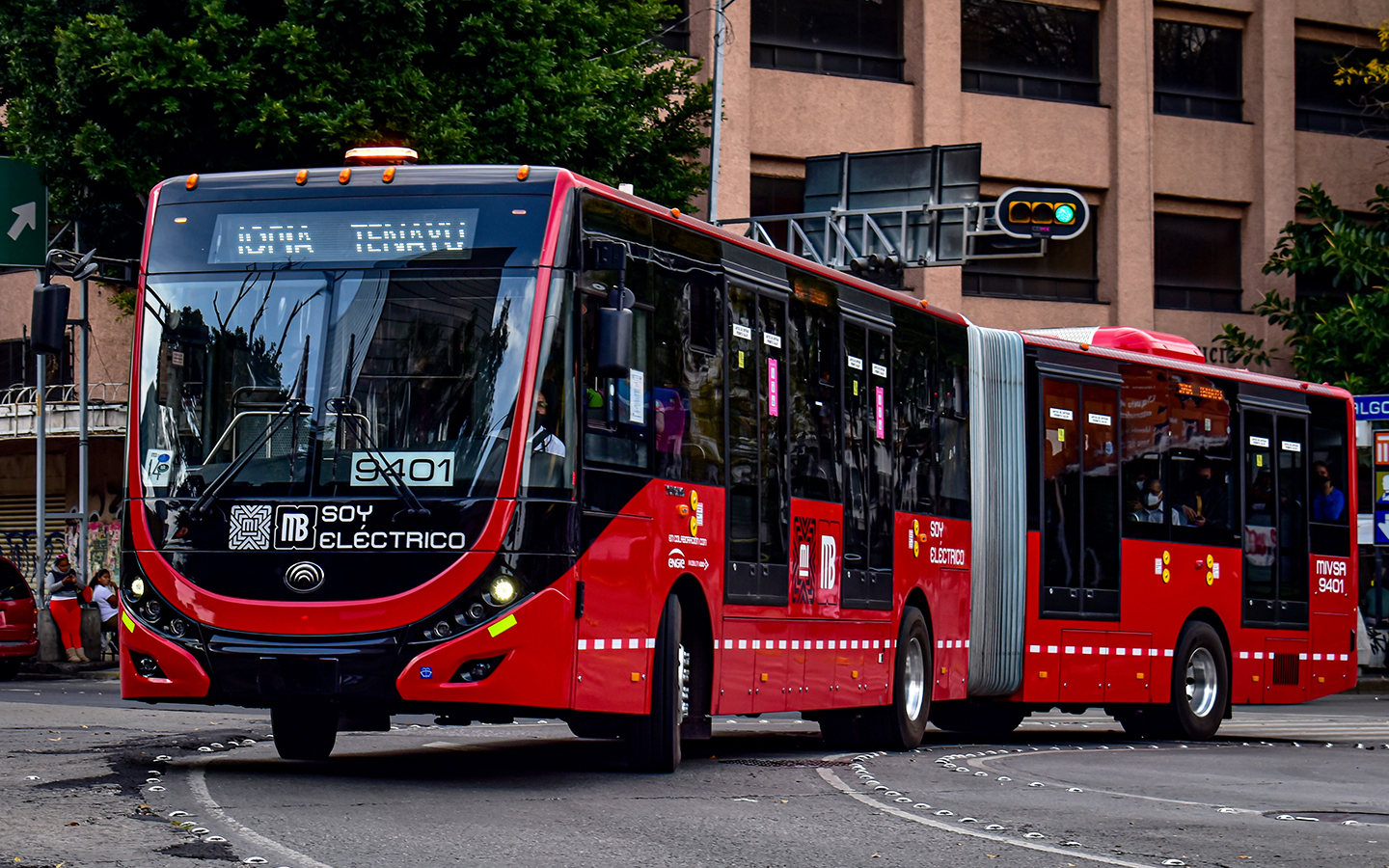 E18