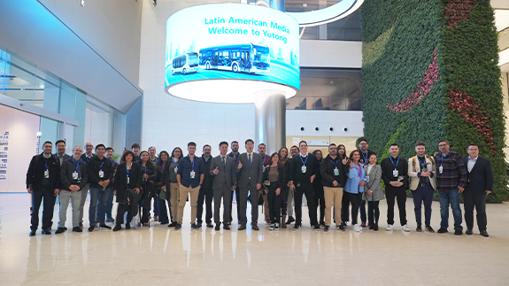 Grupo de medios de comunicación de diez países latinoamericanos visitan Yutong y se centran en la innovación tecnológica de la nueva energía